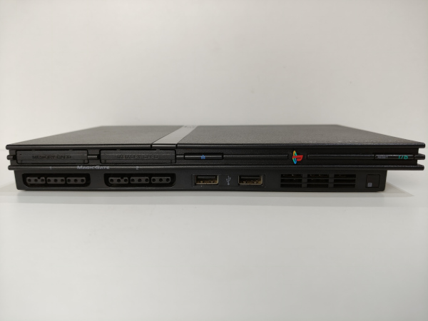 playstation 2 slim czarna konsola na białym tle front