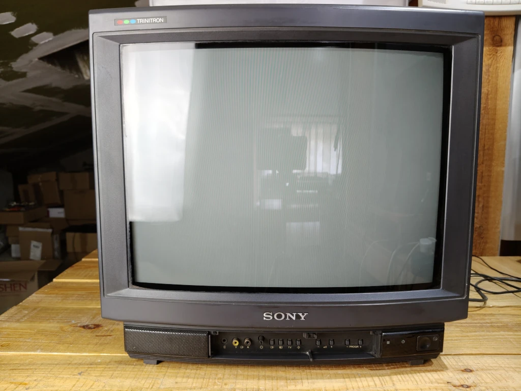 Wygląd telewizora Sony z przodu