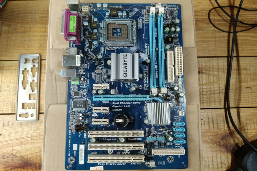 Płyta główna Gigabyte GA-P41-ES3G do zestawu PC z Windows XP