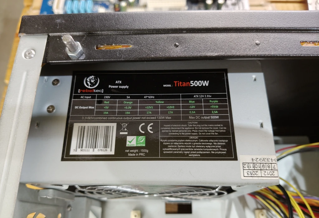 Naklejka z danymi technicznymi zasilacza Rebeltec Titan 500W