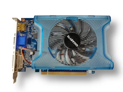 Widok karty graficznej GIGABYTE GeForce GT 220 PCI-E