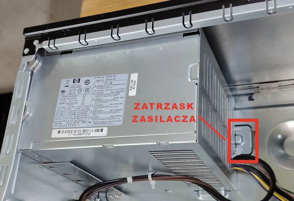 zasilacz umieszczony w obudowie Compaq 8000 Elite składanie