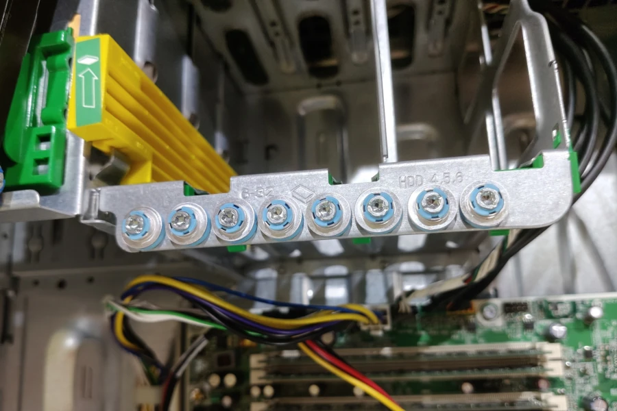 Compaq 8000 Elite składanie zapasowe śrubki dysku twardego
