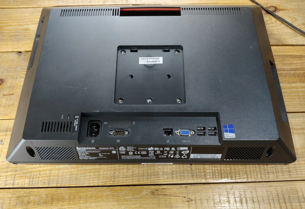 widok złącz w tylnej części komputera Lenovo ThinkCentre M73z