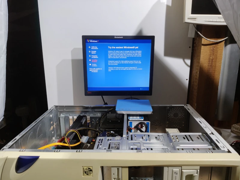 Windows XP instalowany z zewnętrznego napędu DVD