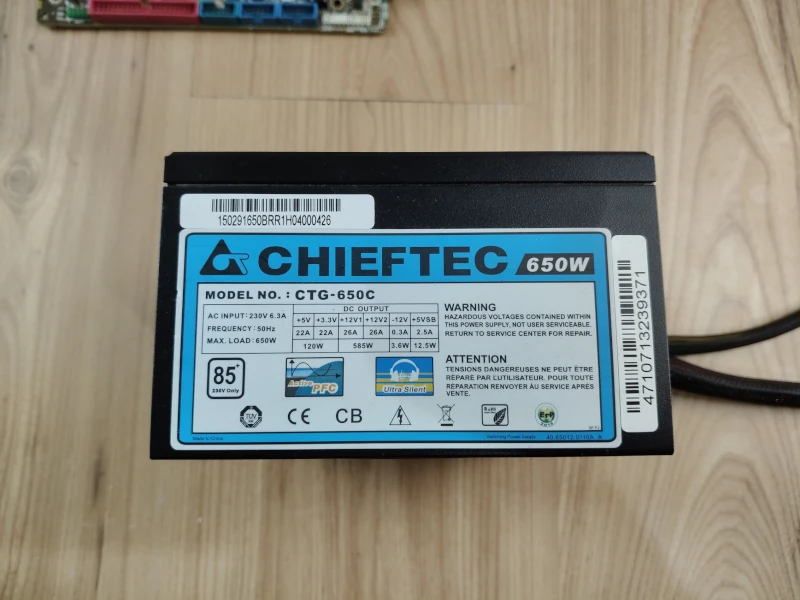 Zasilacz Chieftec z naklejką informacyjną